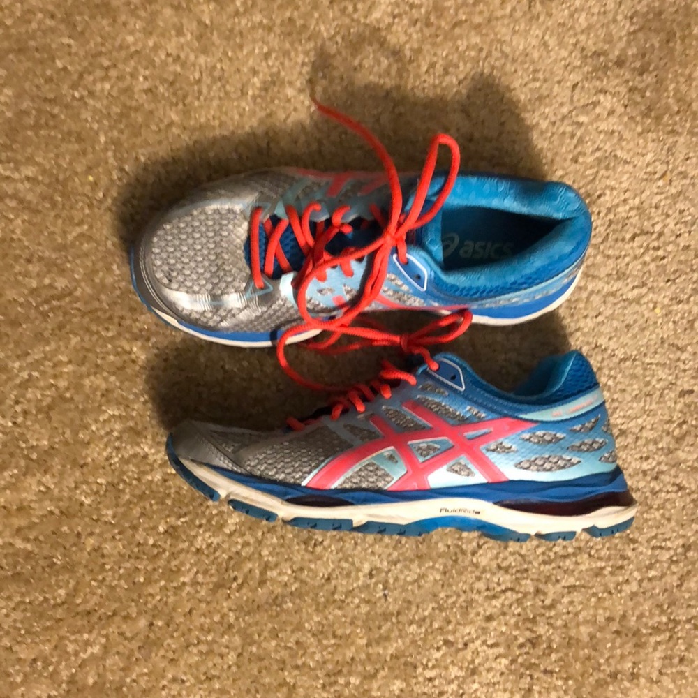 Women’s Asics Gel cumulus 17 size 7